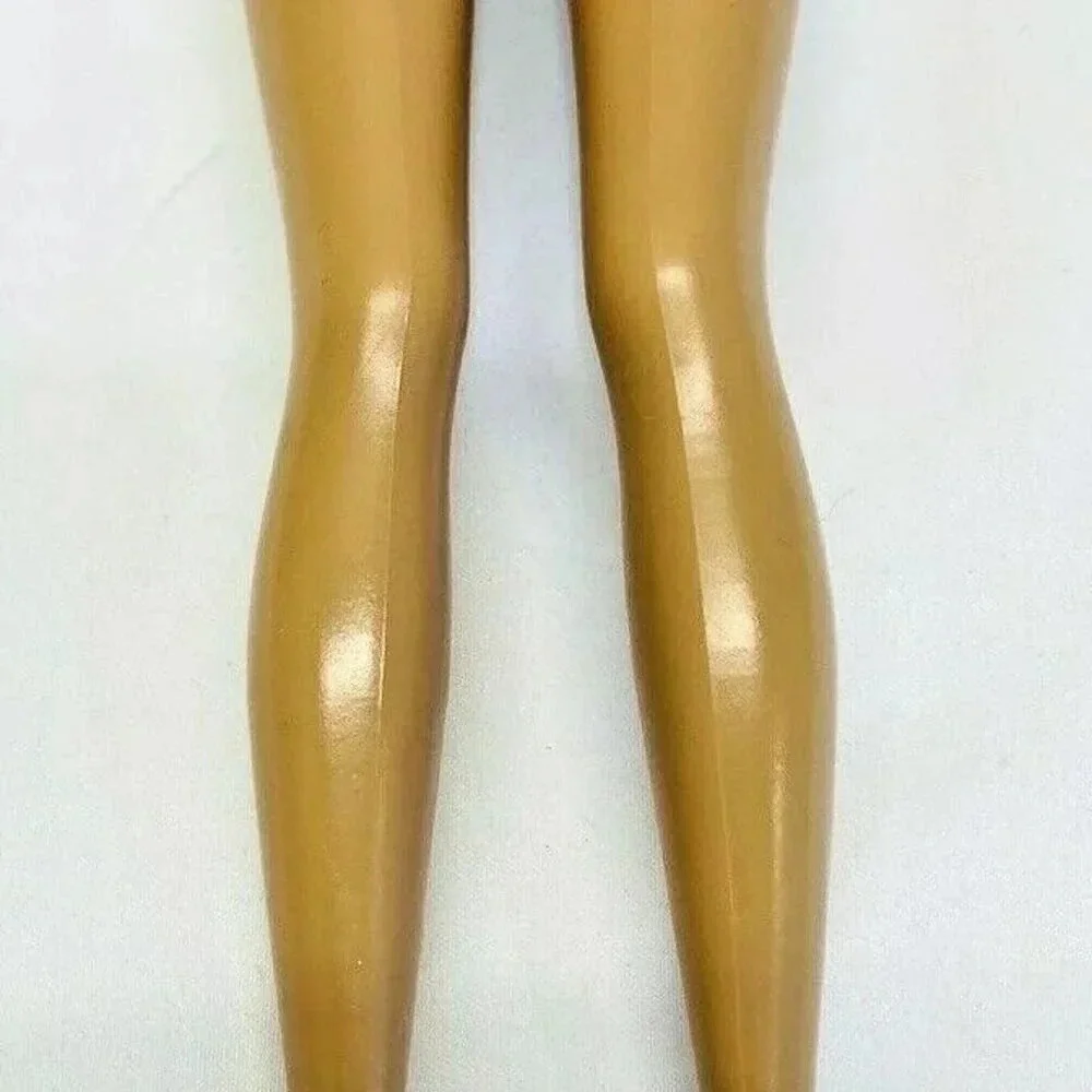MATTEL BARBIE Blonde Hair Blue Eyes Bodysuit Skirt Outfit 12